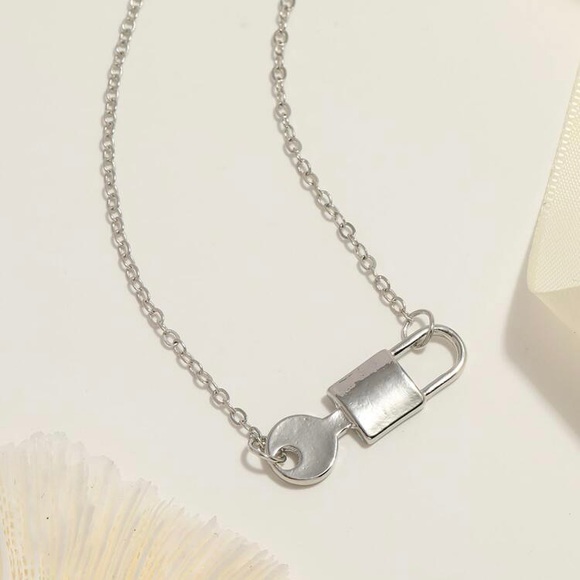 3/$30 🤍 Lock and Key Necklace - Picture 2 of 3